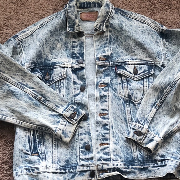 Levi’s bleached denim jacket . - Picture 2 of 5